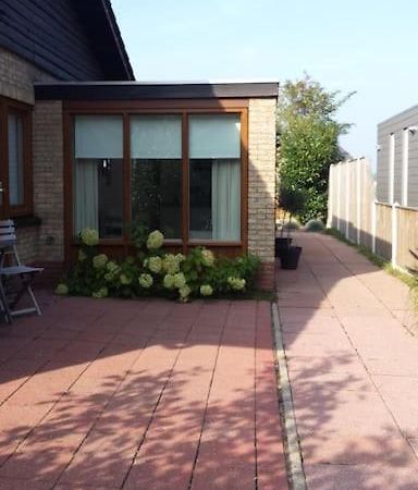 Modern En Sfeervol Appartement Aan Zee Met Airco ザウテランデ エクステリア 写真
